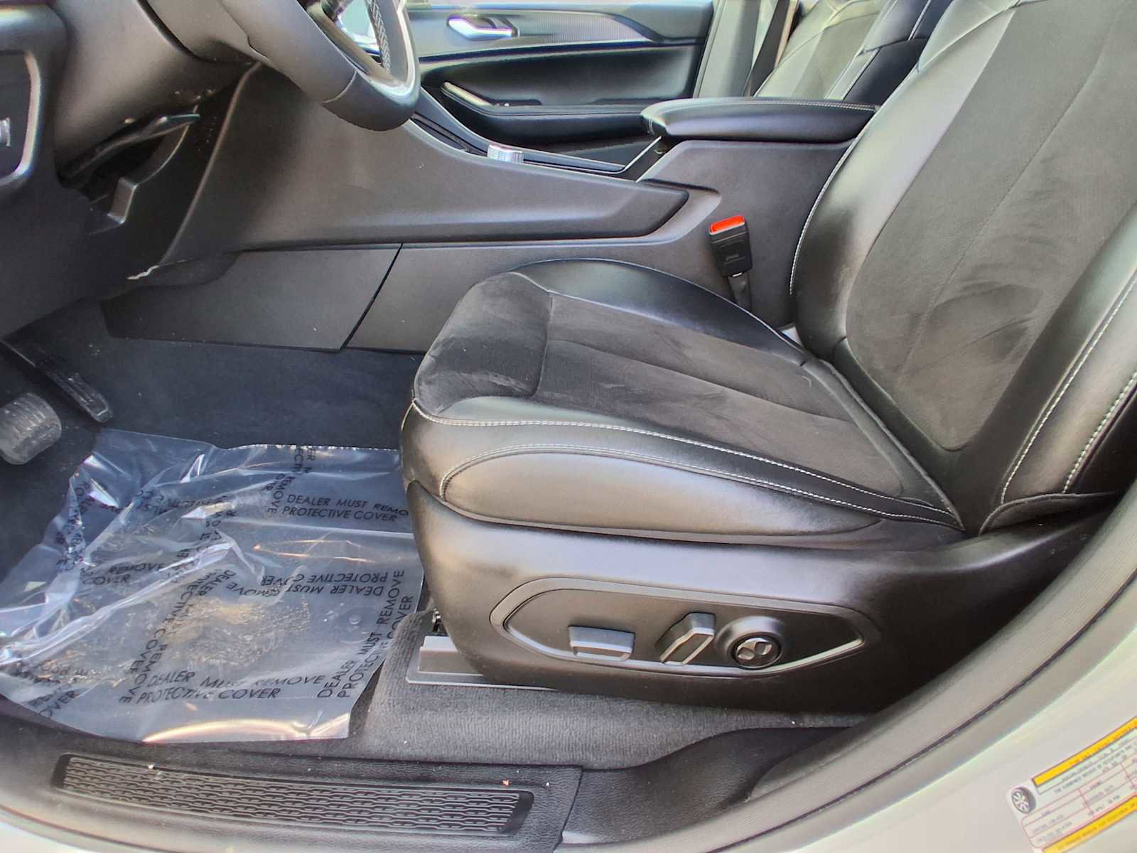 Used 2023 Jeep Grand Cherokee Altitude image 18