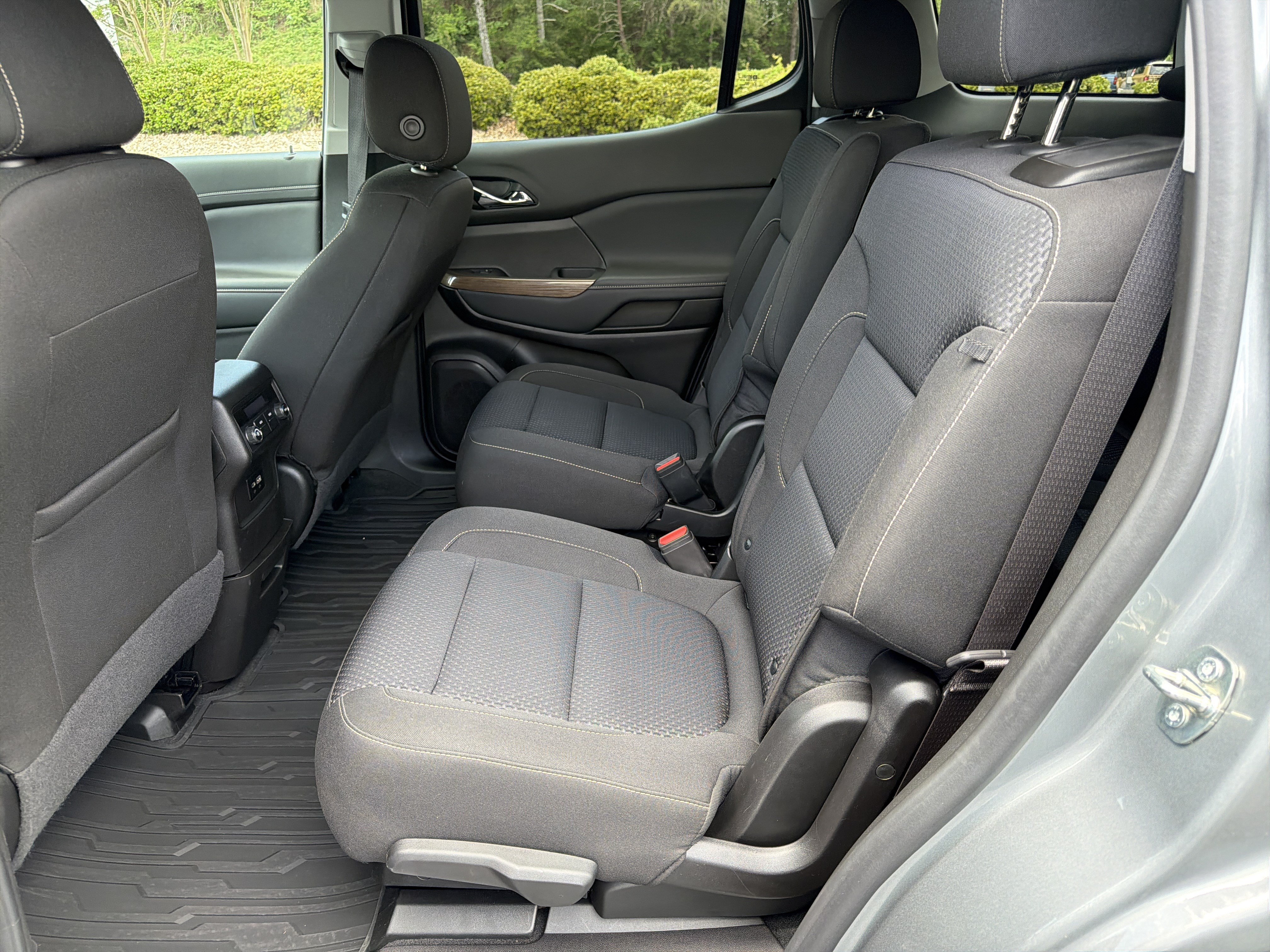 Used 2023 GMC Acadia SLE AWD/4WD image 21