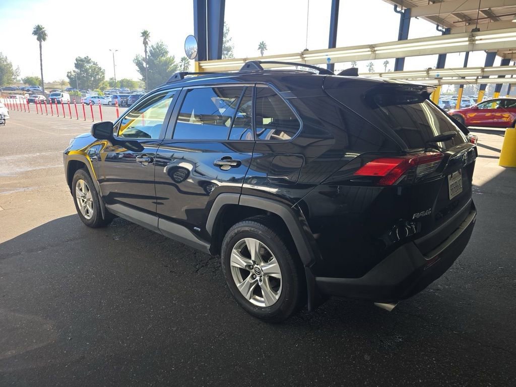 Used 2020 Toyota RAV4 LE image 7