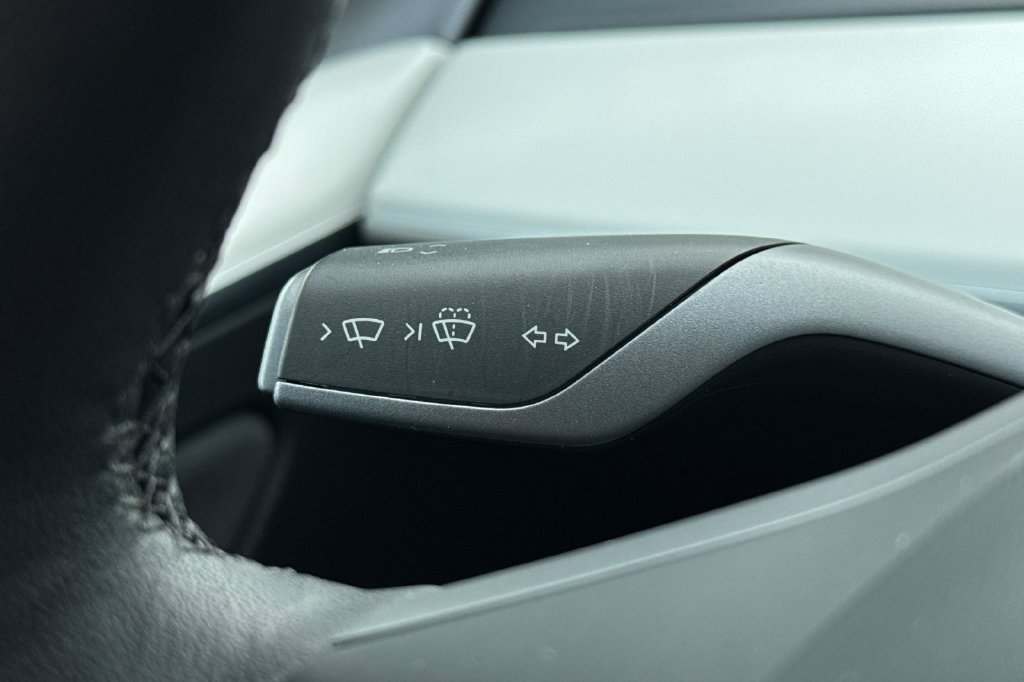 Used 2025 Tesla Model Y Performance AWD/4WD image 31