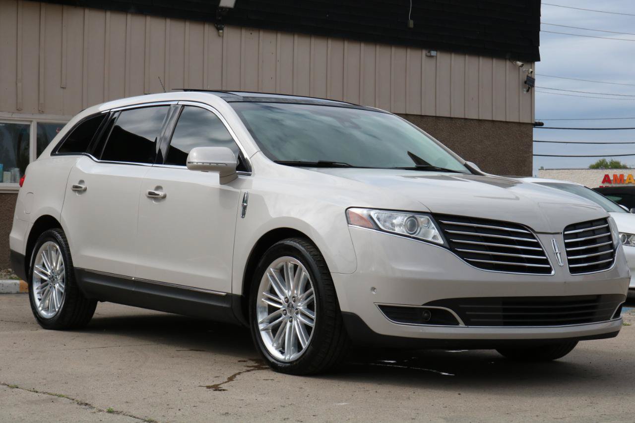 Used 2019 Lincoln MKT AWD image 5