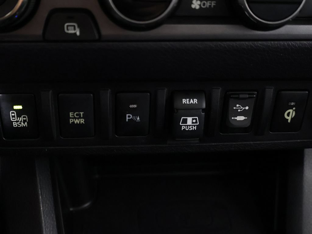 Used 2018 Toyota Tacoma TRD Sport AWD/4WD image 51
