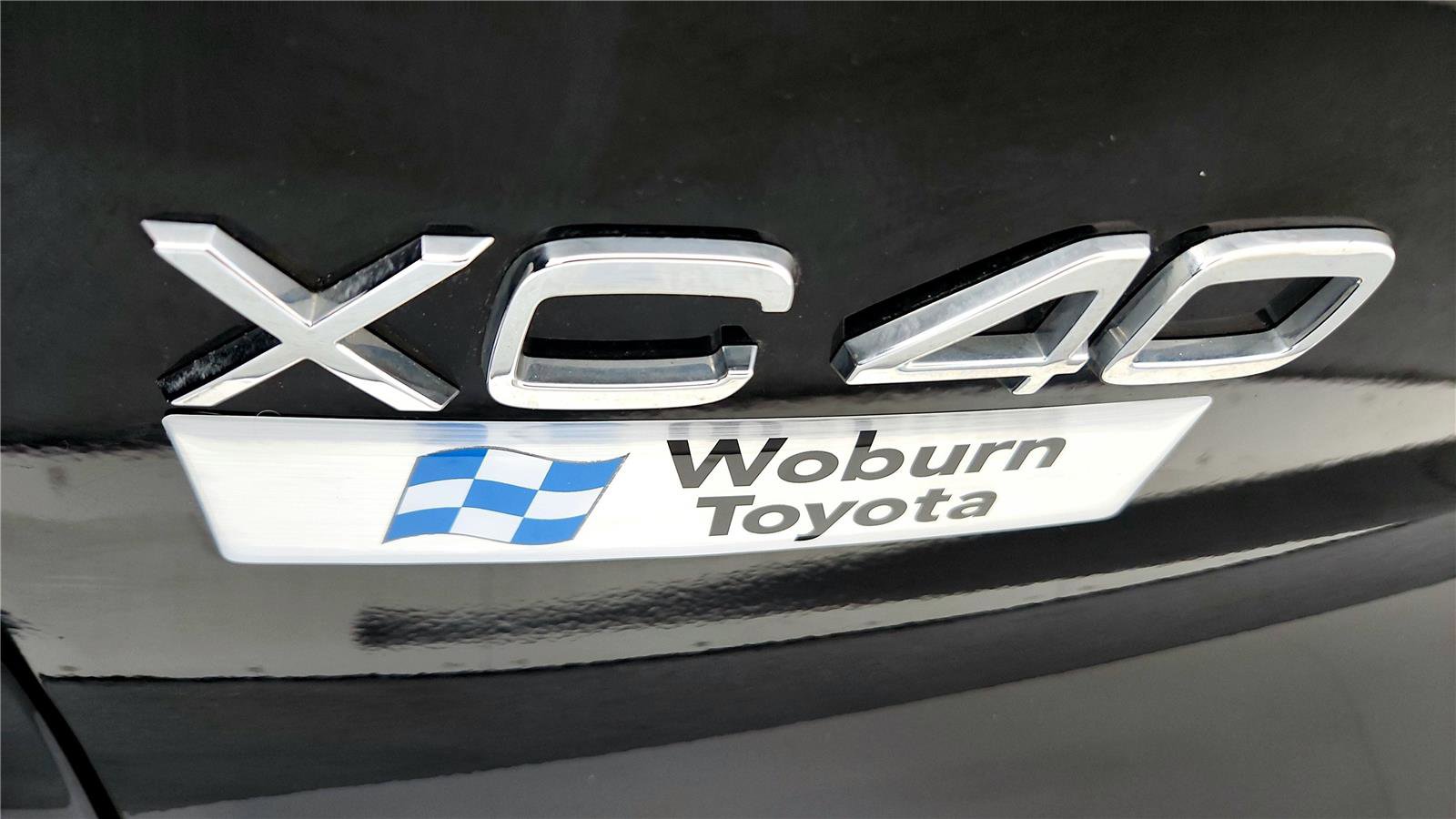 Used 2021 Volvo XC40 T5 Momentum w/ Premium Package image 13