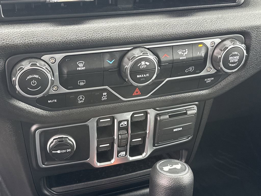 Used 2025 Jeep Wrangler Sport AWD/4WD image 18