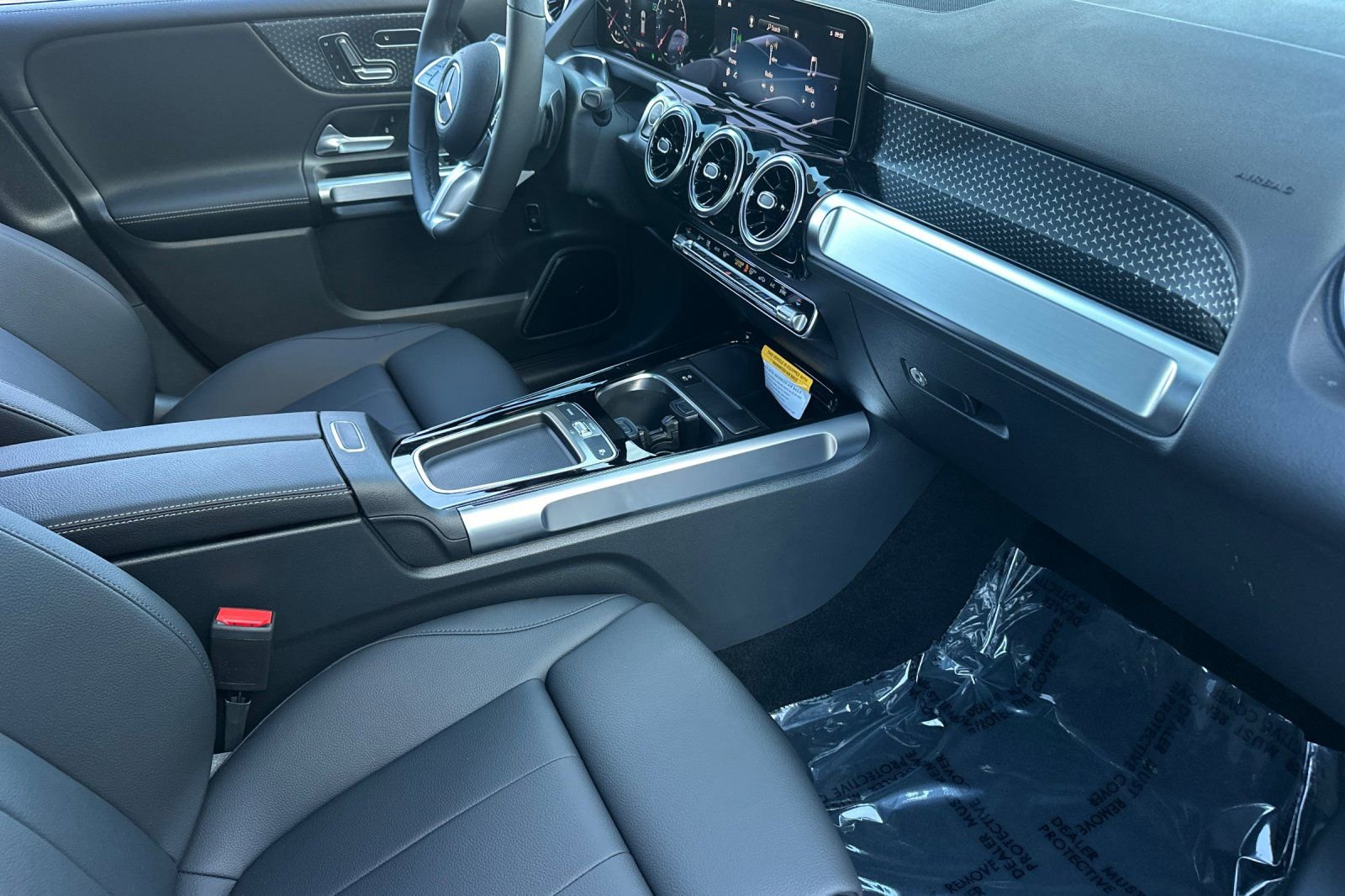 New 2026 Mercedes-Benz GLB 250 image 9