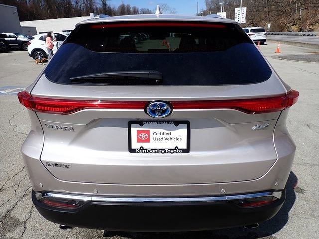 Certified 2023 Toyota Venza XLE image 5