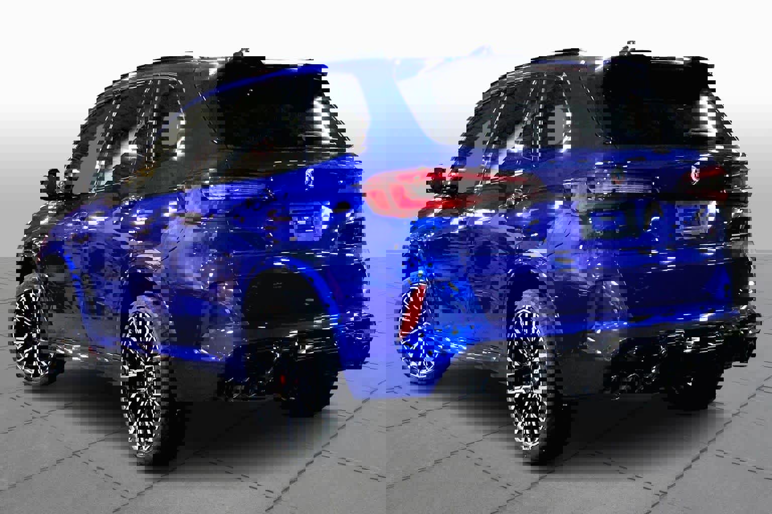 Used 2023 BMW X5 M w/ Competition Package image 13