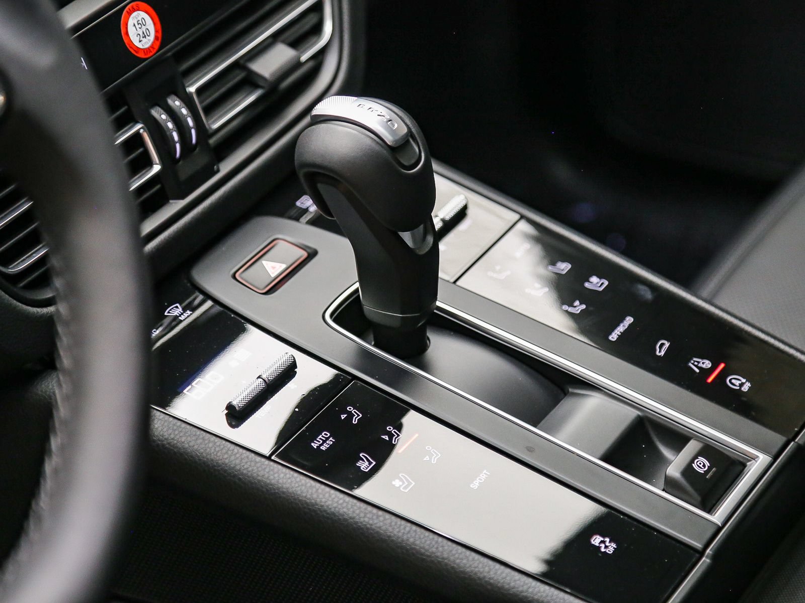 Certified 2026 Porsche Macan AWD/4WD image 25
