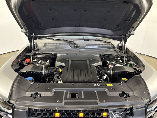 Used 2025 Land Rover Defender 110 AWD/4WD image 27