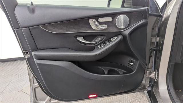 Used 2020 Mercedes-Benz GLC 300 4MATIC w/ Multimedia Package image 13