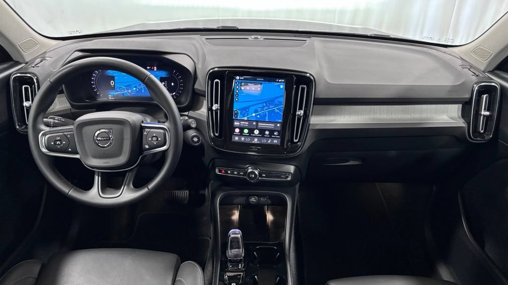 Certified 2026 Volvo XC40 B5 Plus AWD/4WD image 2