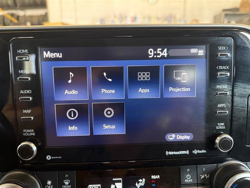 Used 2021 Toyota Highlander XLE AWD/4WD image 24