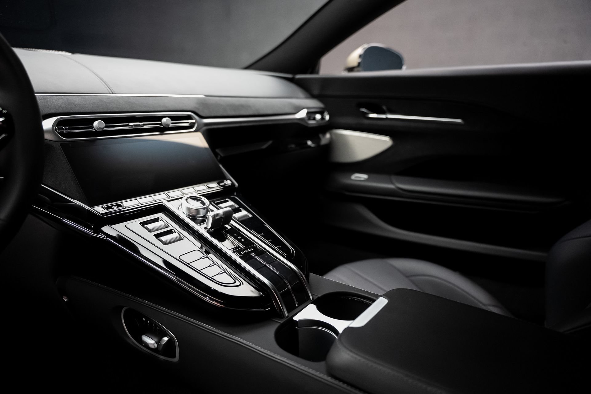 Used 2025 Aston Martin V8 Vantage Coupe RWD image 41