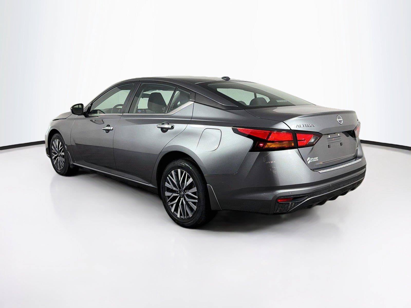 Used 2023 Nissan Altima 2.5 SV AWD/4WD image 9