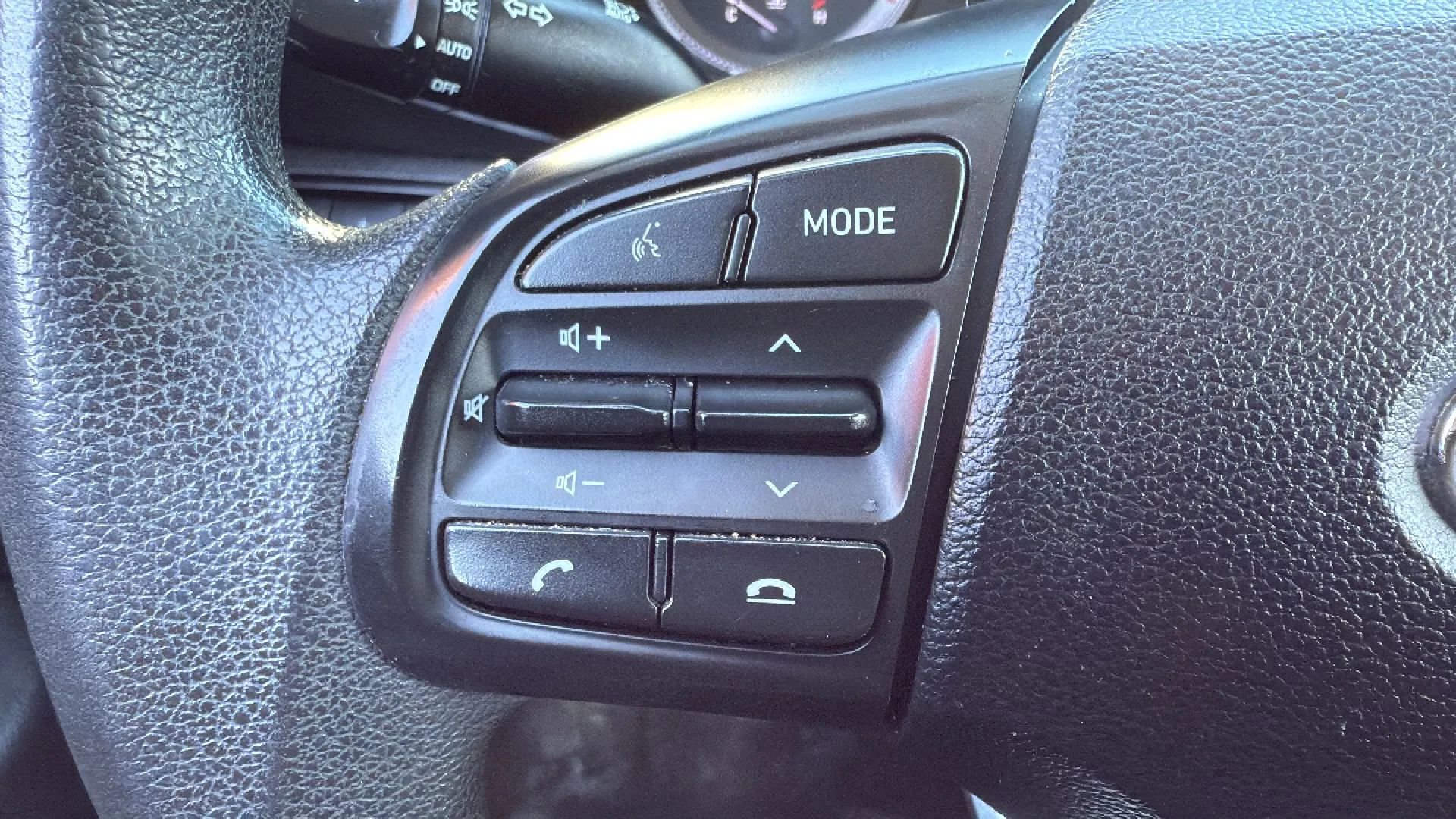 Used 2021 Hyundai Venue SE image 12