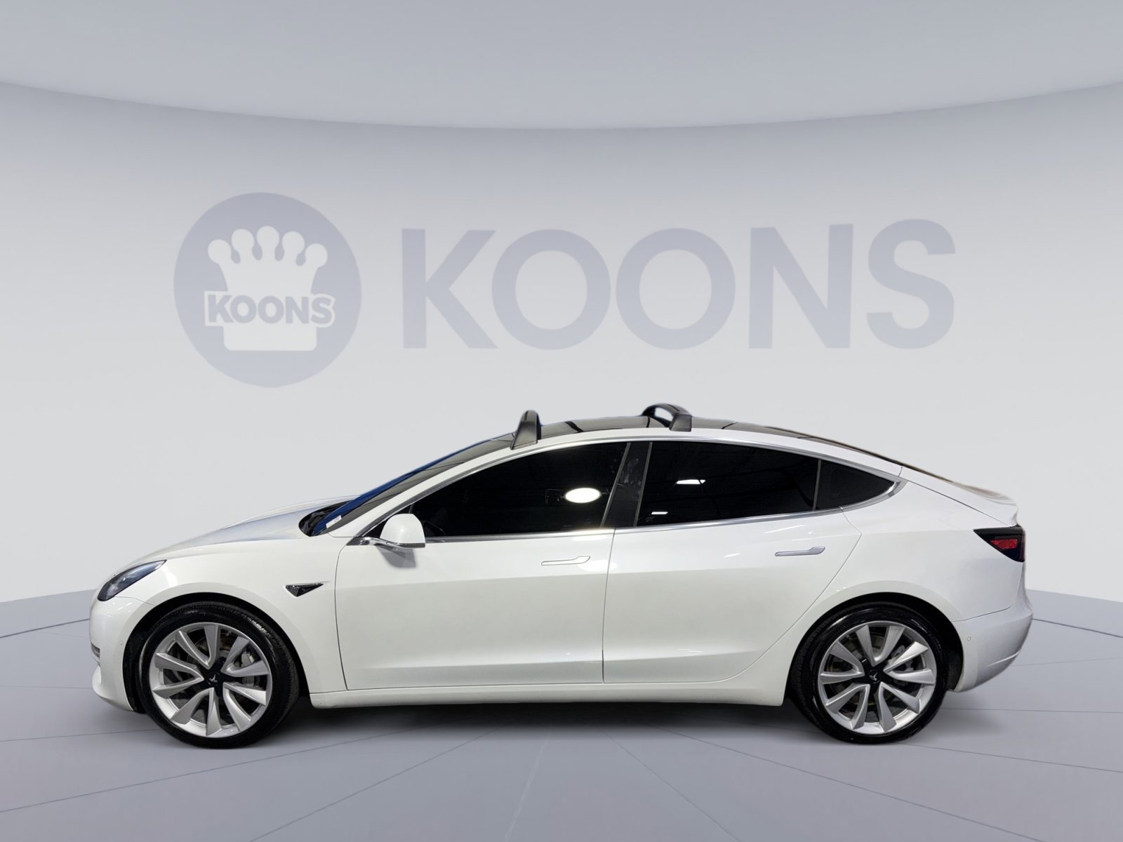 Used 2020 Tesla Model 3 Standard Range Plus image 2