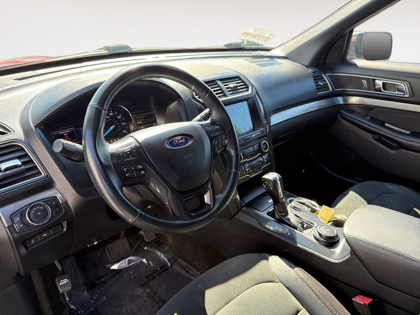 Used 2018 Ford Explorer XLT w/ Equipment Group 202A AWD/4WD image 15