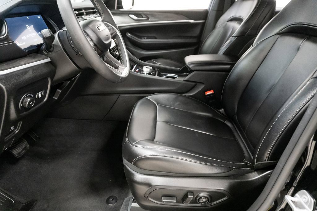 Certified 2024 Jeep Grand Cherokee L Limited w/ Black Appearance Package image 8