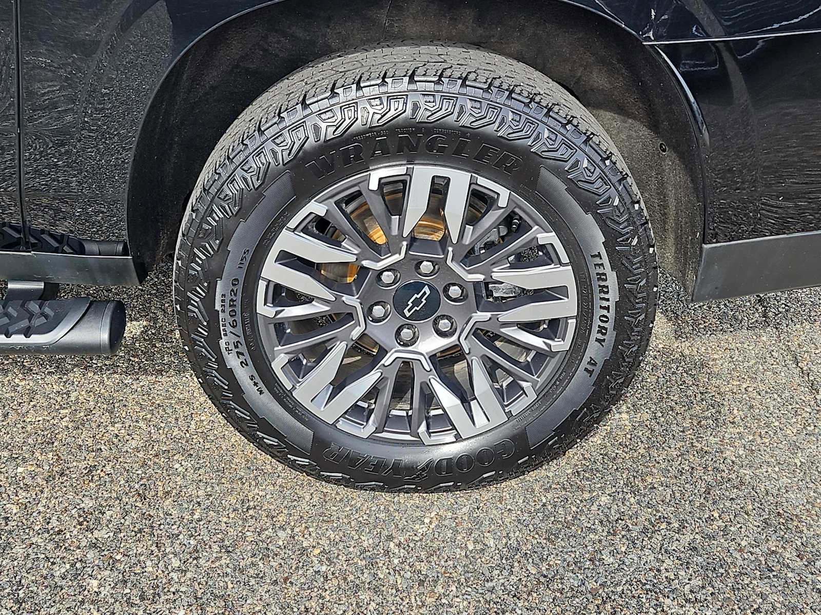 Certified 2025 Chevrolet Suburban Z71 image 8