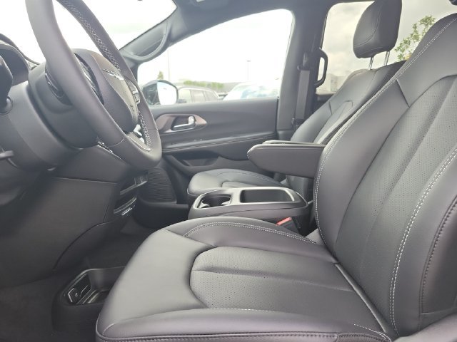 New 2026 Chrysler Voyager LX FWD image 15