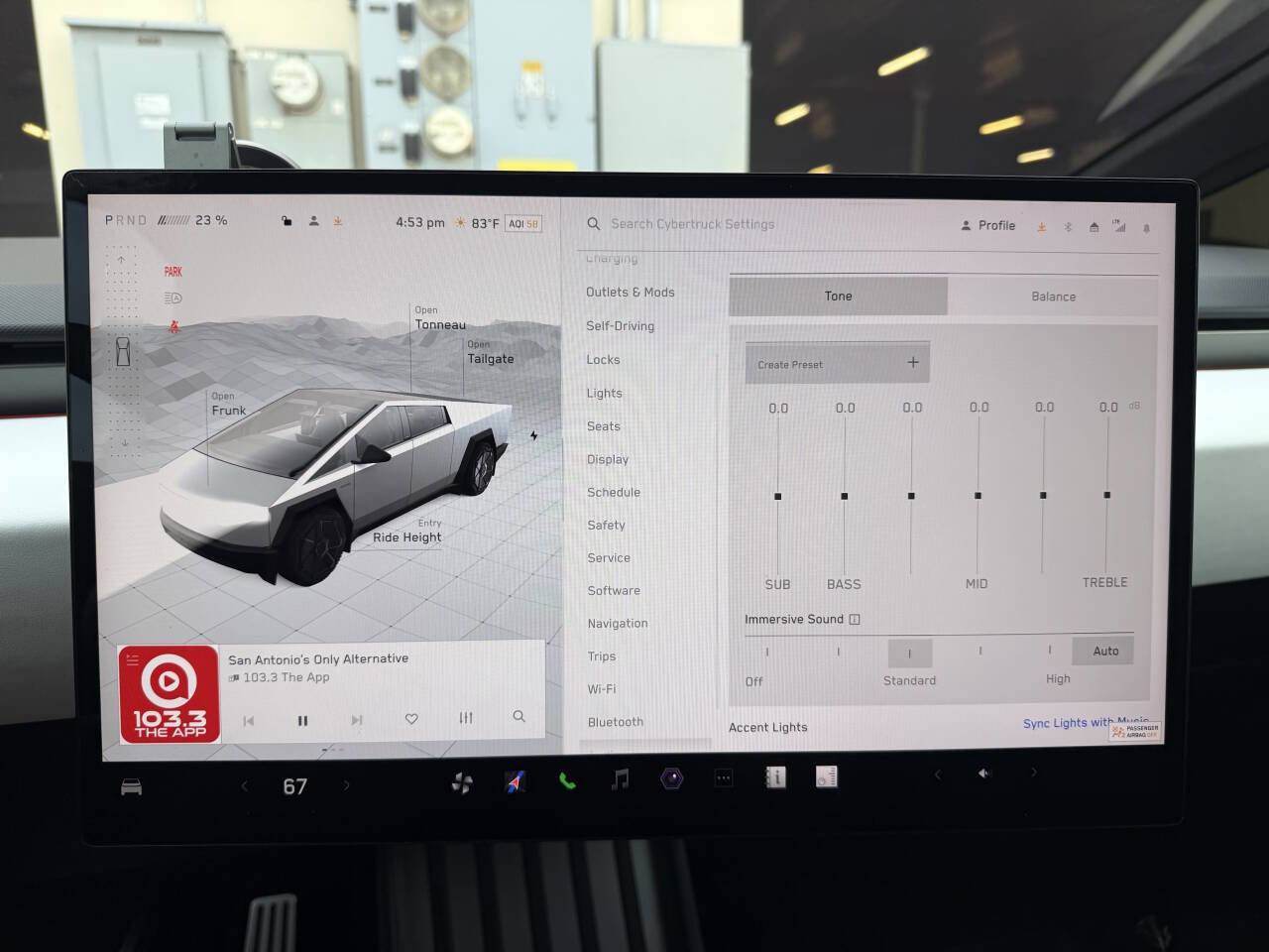 Used 2024 Tesla Cybertruck AWD Crew Cab image 38