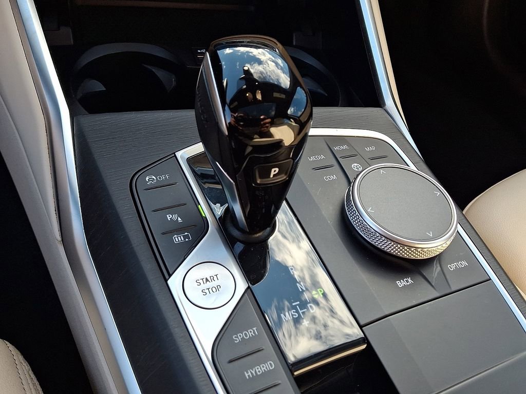 Used 2022 BMW 330e xDrive image 16