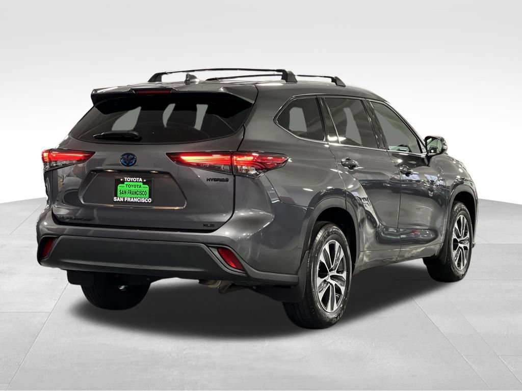 Certified 2022 Toyota Highlander XLE image 5