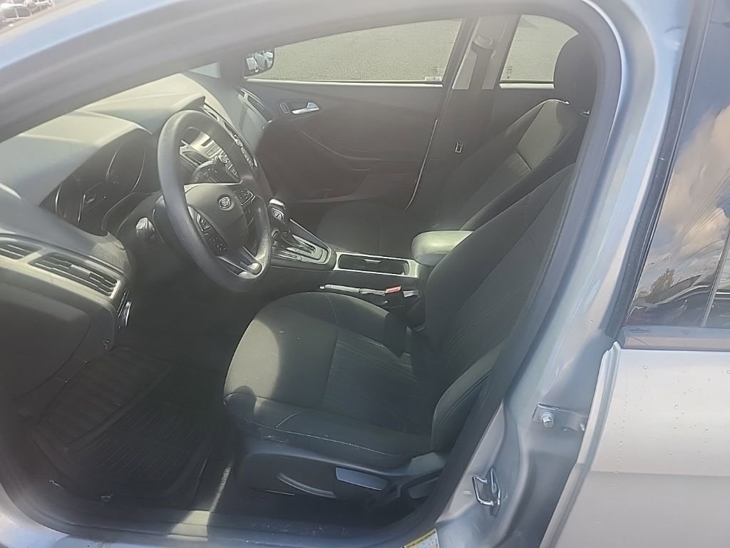 Used 2016 Ford Focus SE FWD image 19