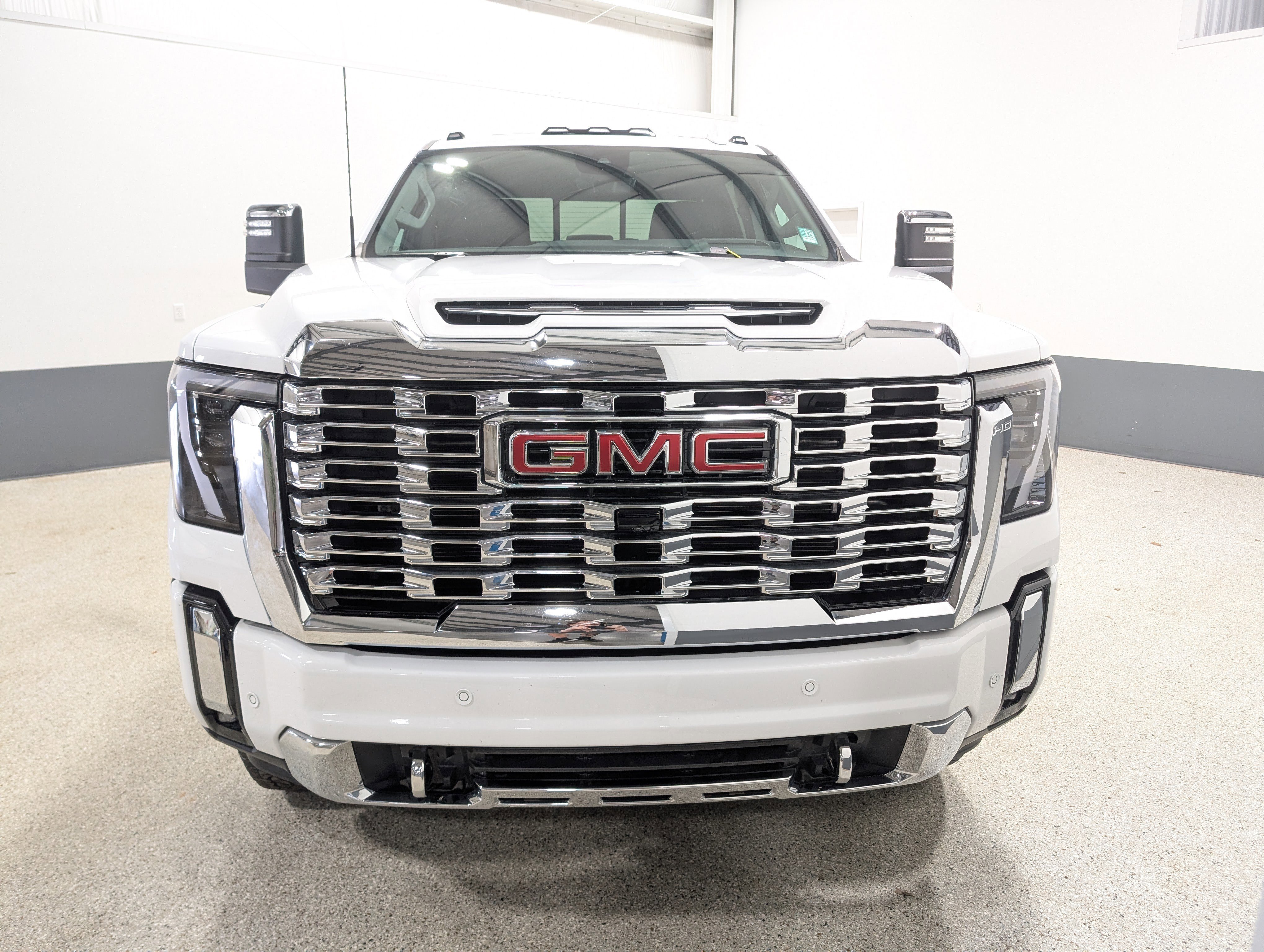 Used 2025 GMC Sierra 3500 Denali w/ Denali Reserve Package AWD/4WD image 8