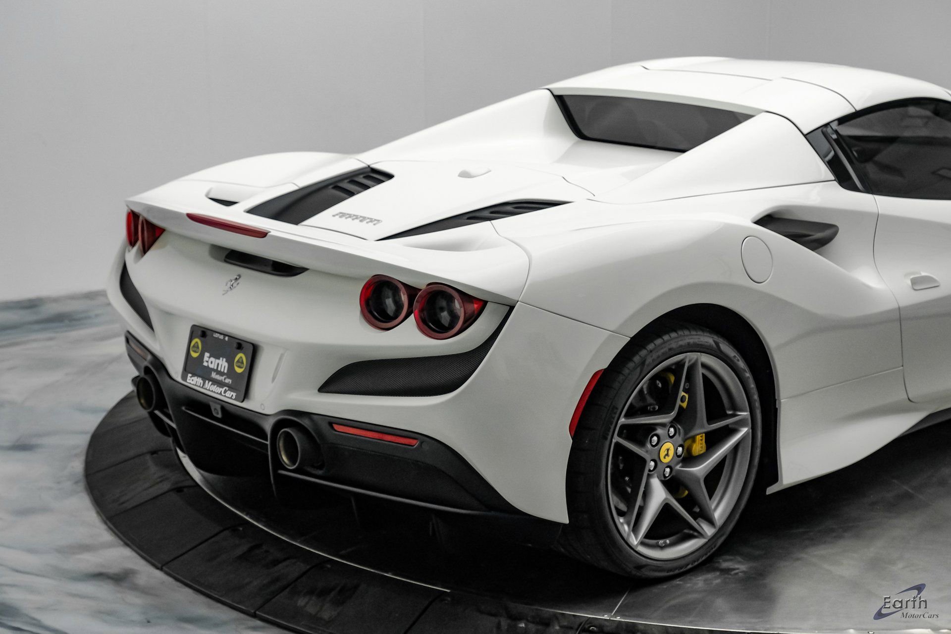 Used 2022 Ferrari F8 Tributo image 31