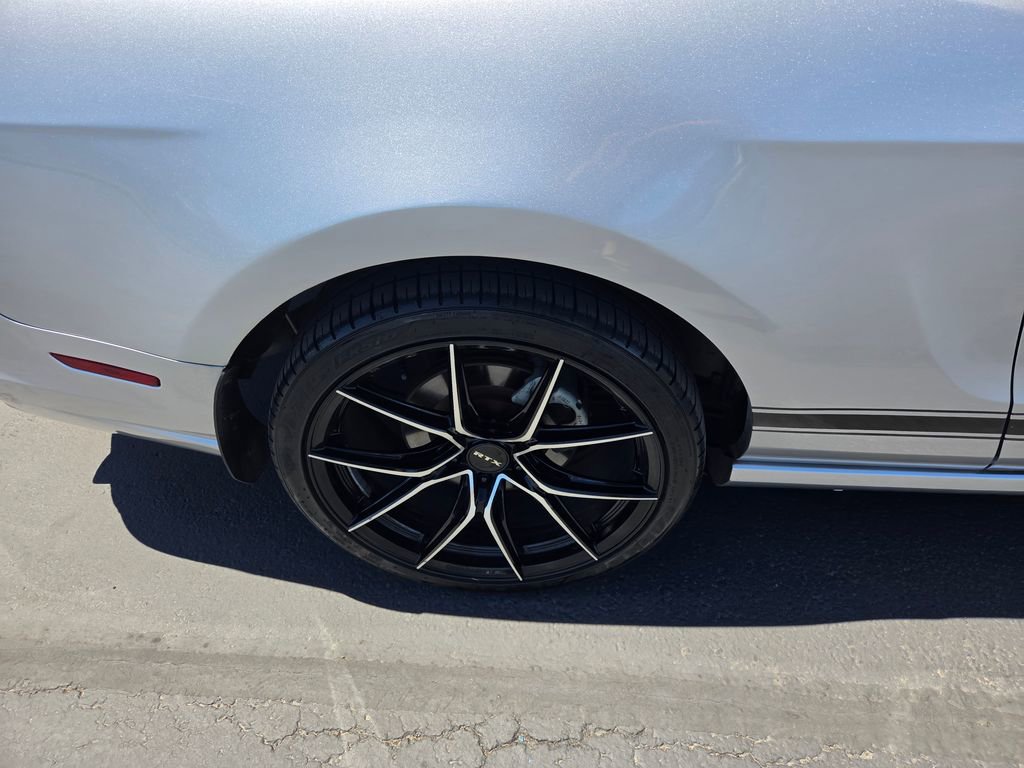Used 2013 Ford Mustang GT Premium RWD image 17