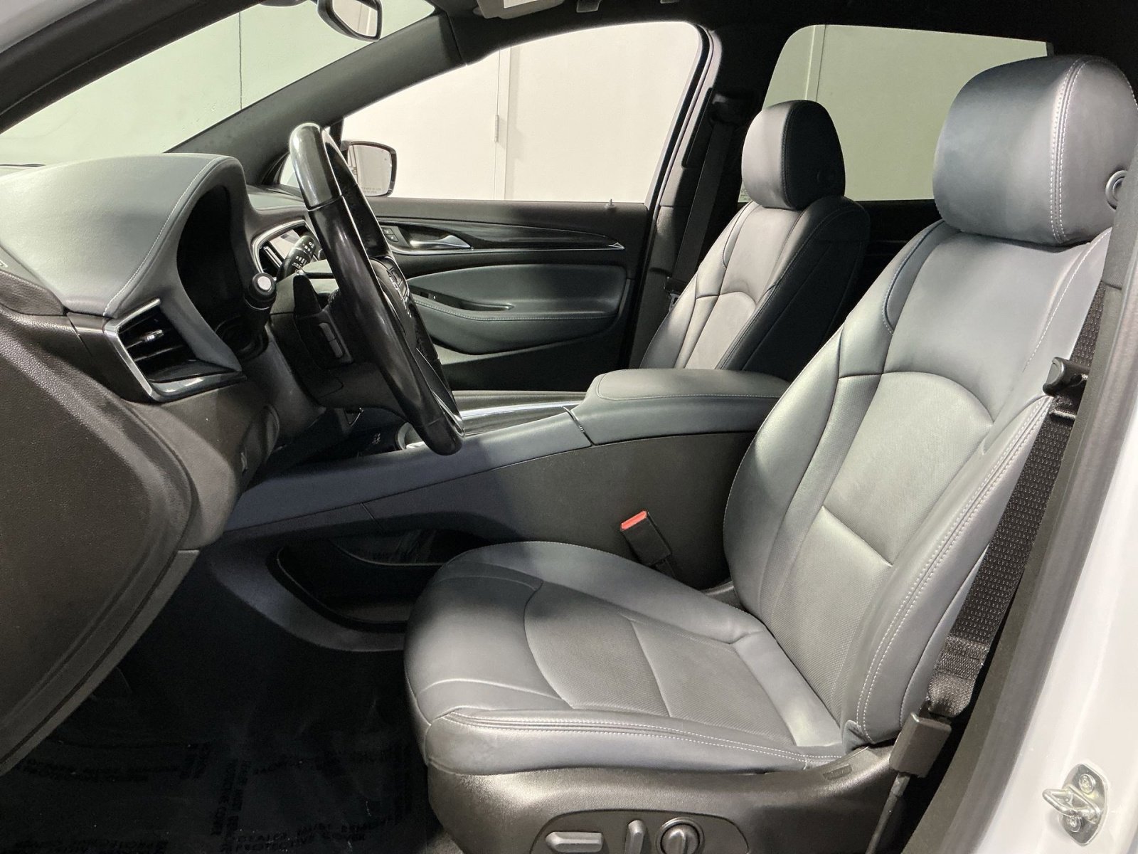 Used 2023 Buick Enclave Essence AWD/4WD image 14