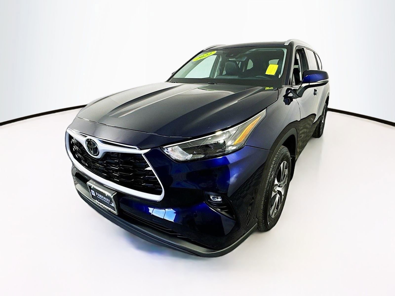Used 2022 Toyota Highlander XLE image 3