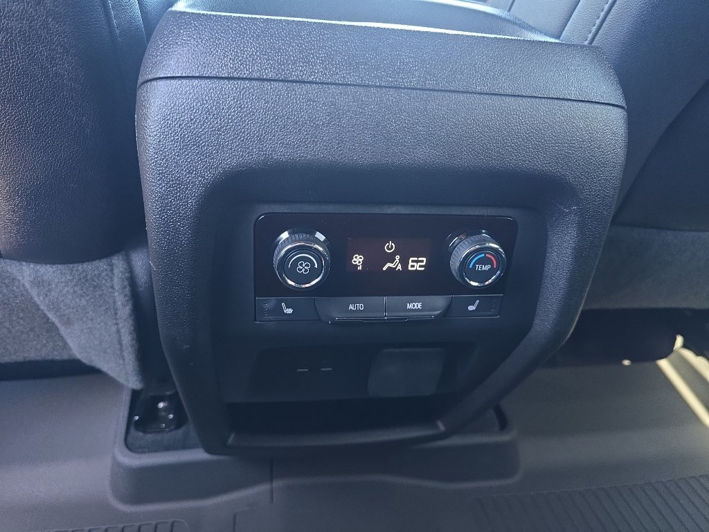Used 2024 Chevrolet Traverse RS AWD/4WD image 22