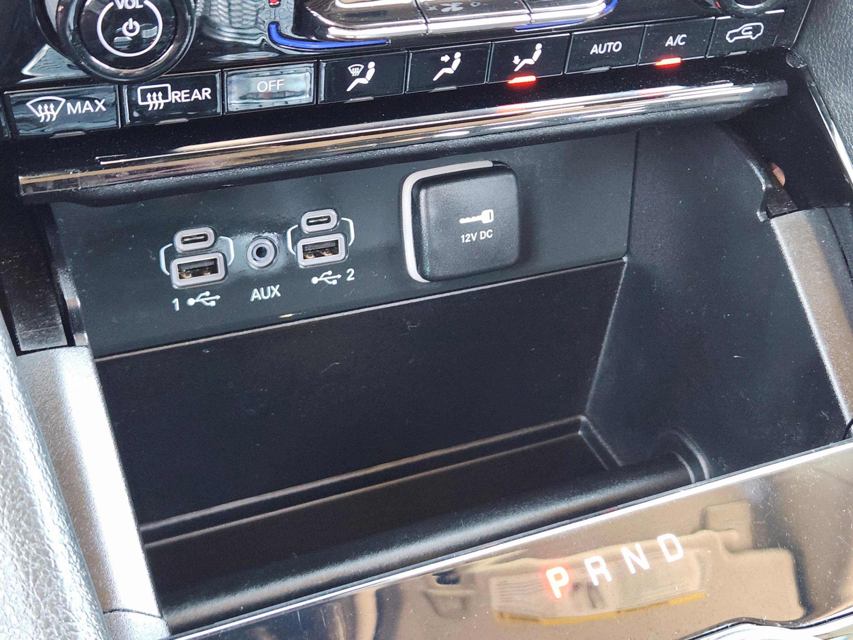 Used 2023 Jeep Grand Cherokee Limited w/ Black Appearance Package image 14