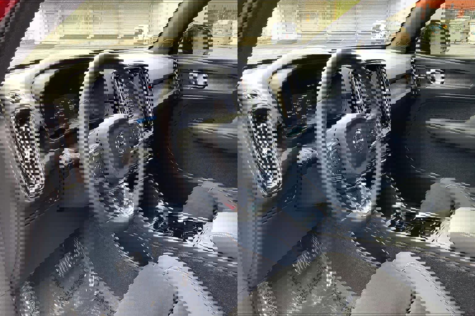 Used 2023 Volvo C40 P8 Recharge Ultimate w/ Protection Package Premier image 17