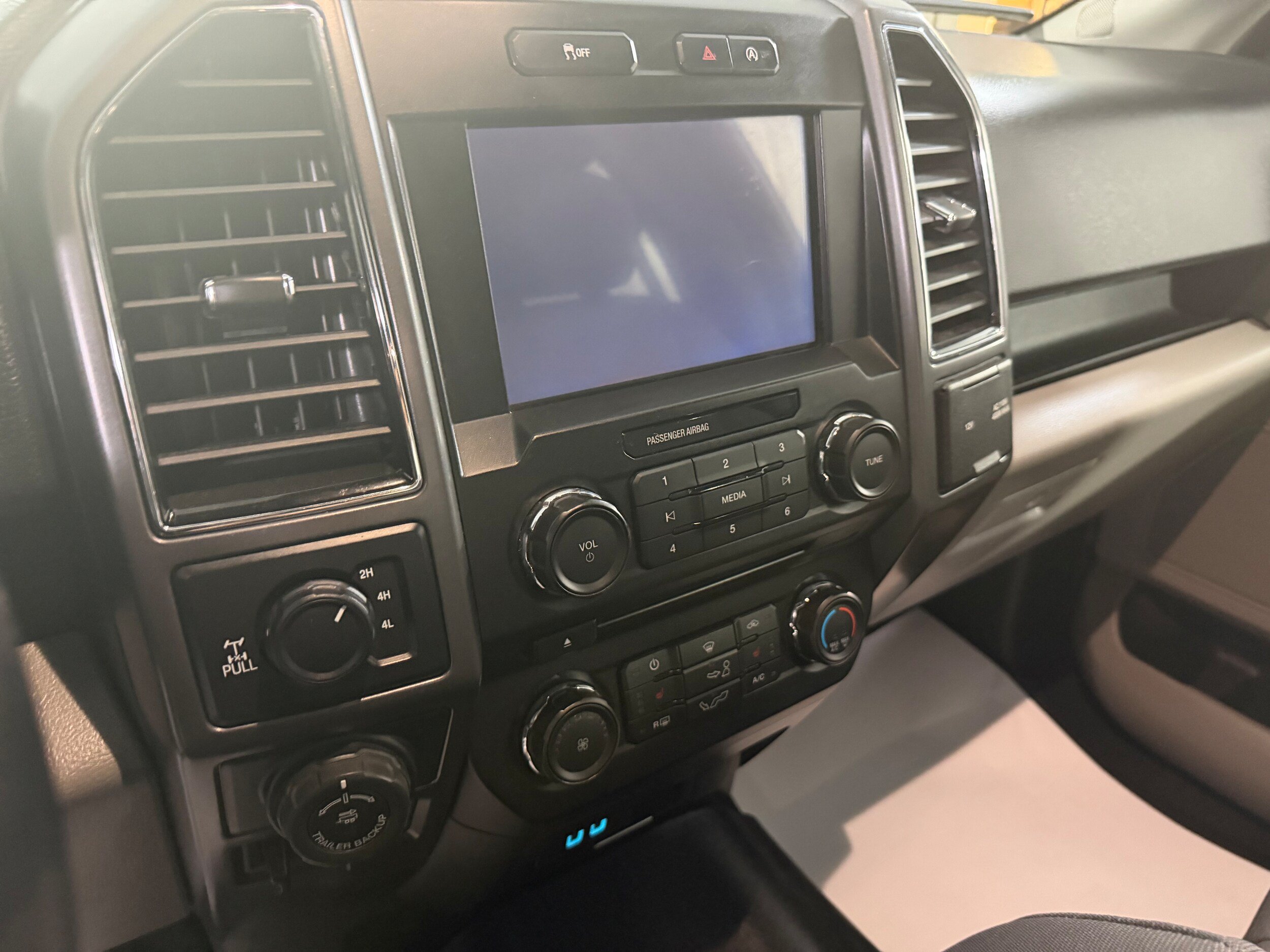 Used 2018 Ford F150 XLT w/ Equipment Group 302A Luxury AWD/4WD image 6