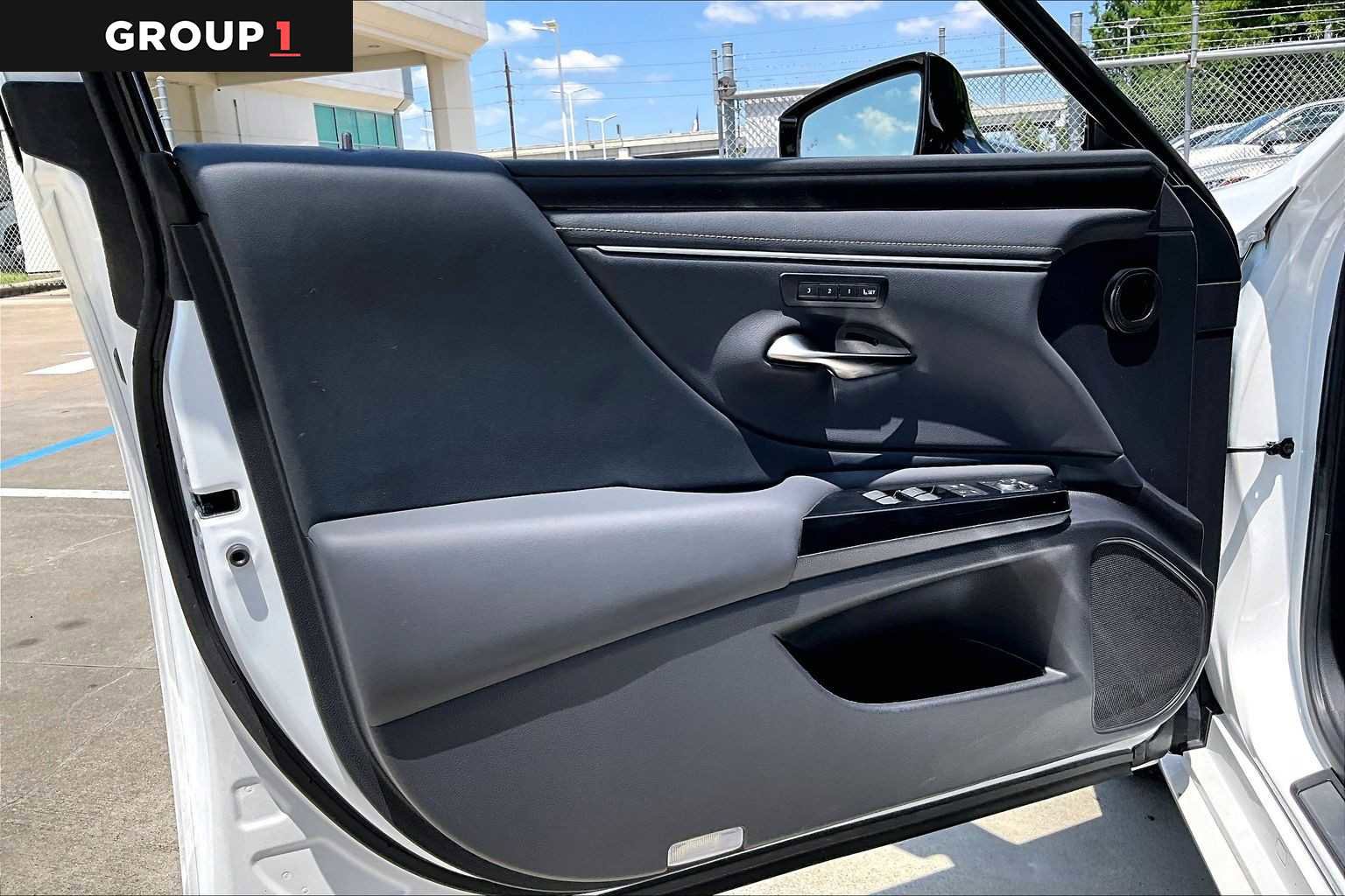 Used 2025 Lexus ES 350 w/ Premium Package FWD image 19