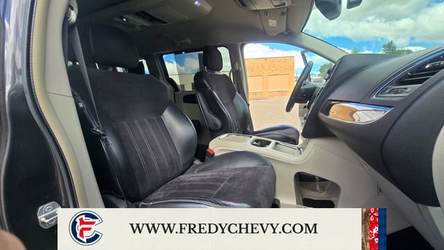 Used 2014 Chrysler Town & Country Touring-L FWD image 31