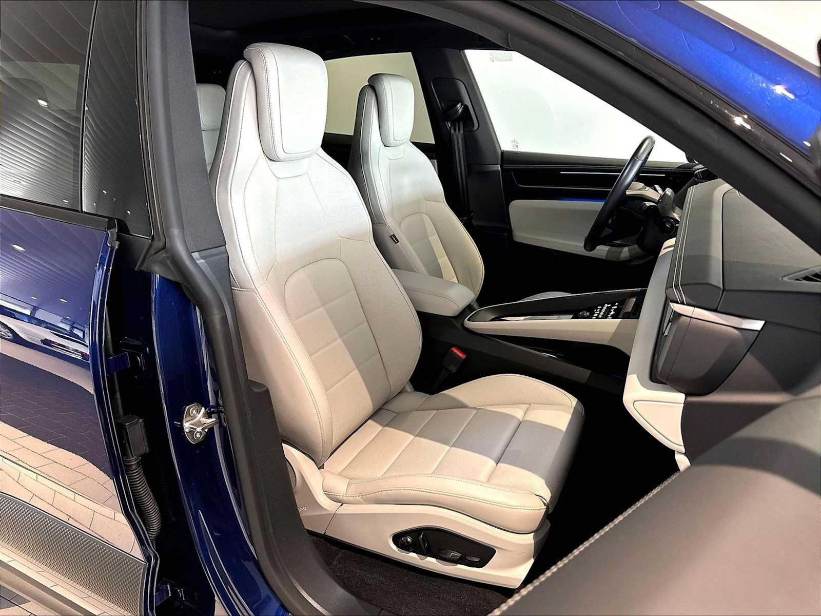 Used 2026 Porsche Macan 4 Electric AWD/4WD image 22