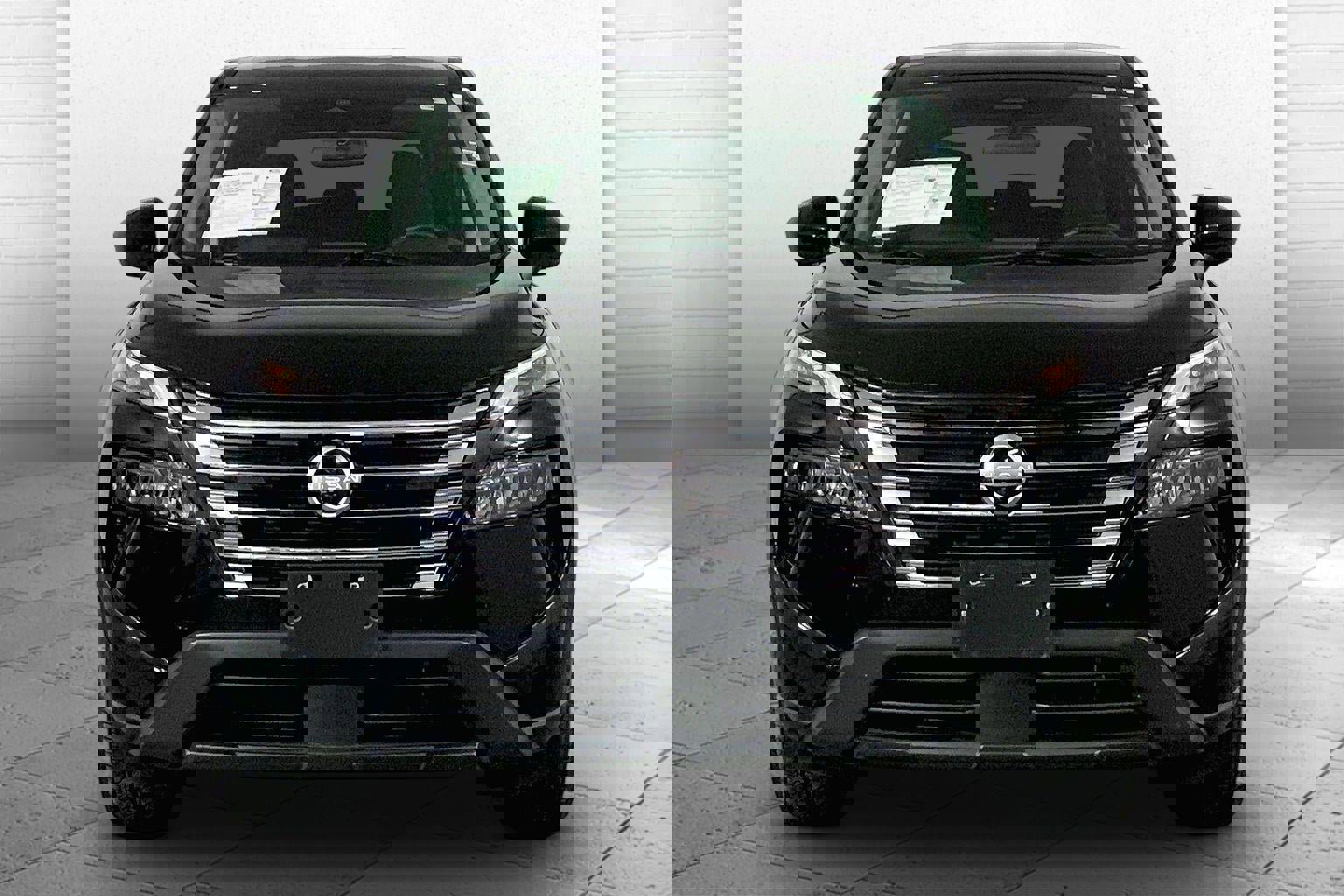 Used 2025 Nissan Rogue SV image 2