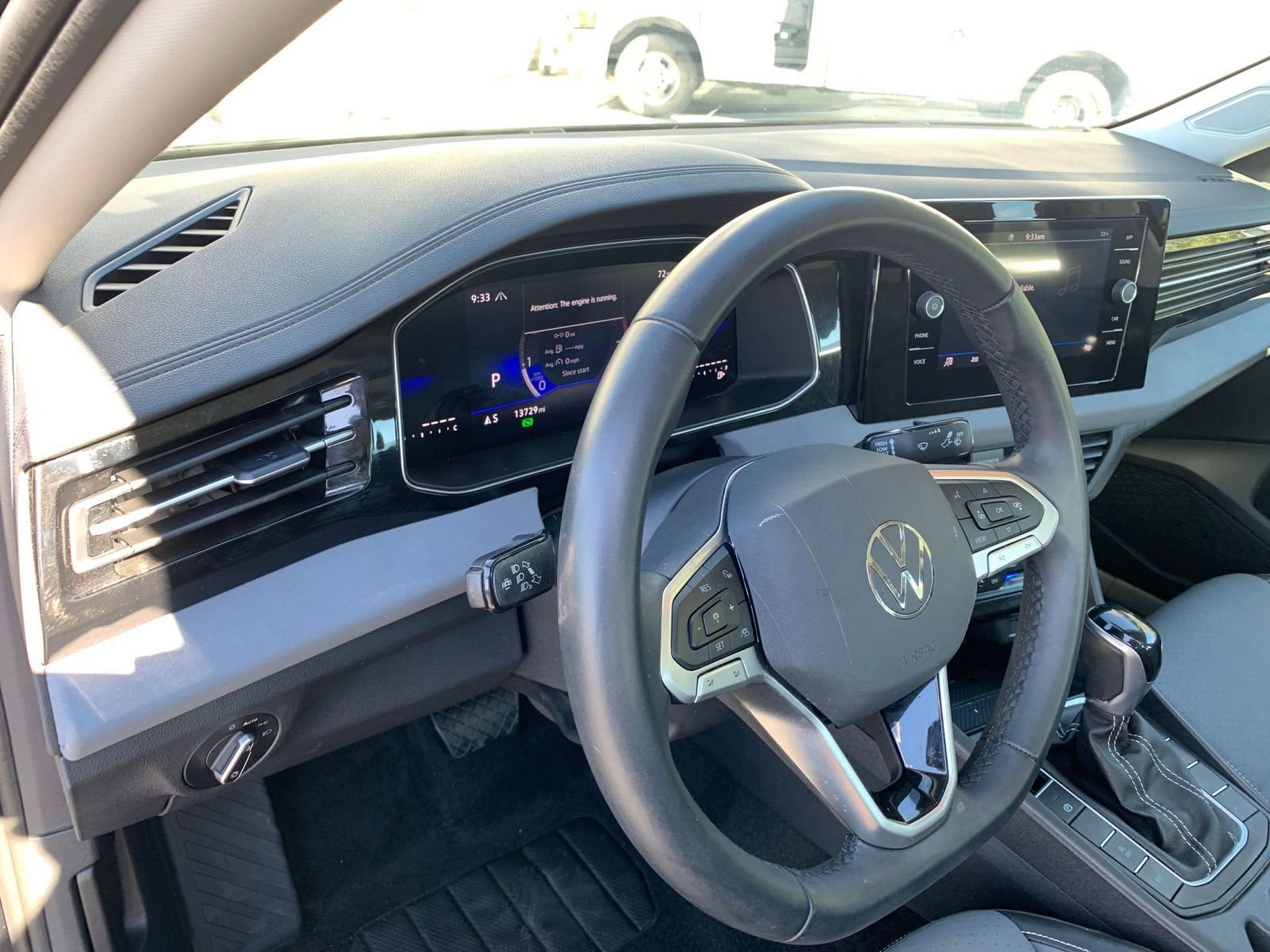 Used 2025 Volkswagen Jetta SE image 33