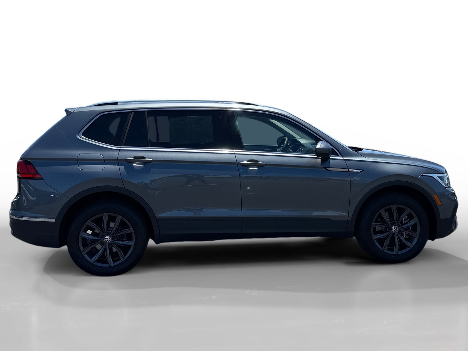 Certified 2023 Volkswagen Tiguan SE FWD image 6