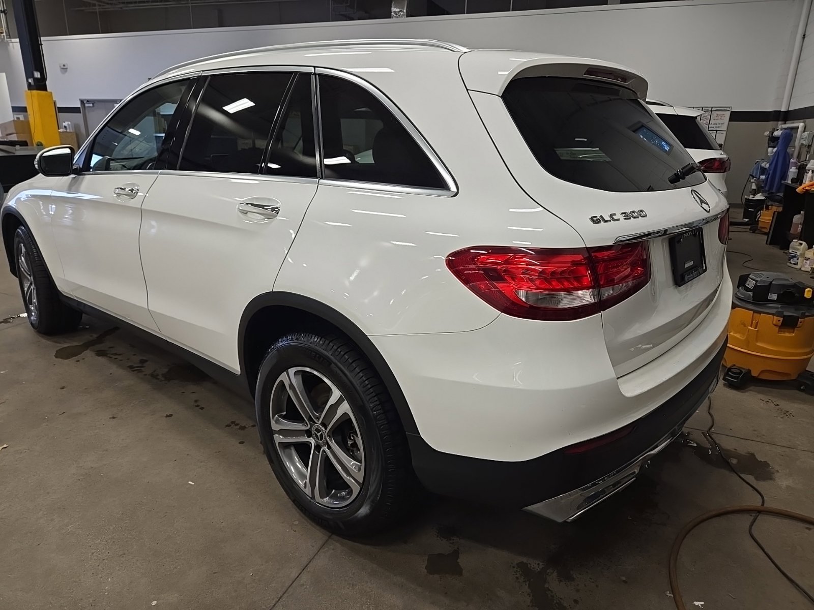 Used 2019 Mercedes-Benz GLC 300 4MATIC image 3