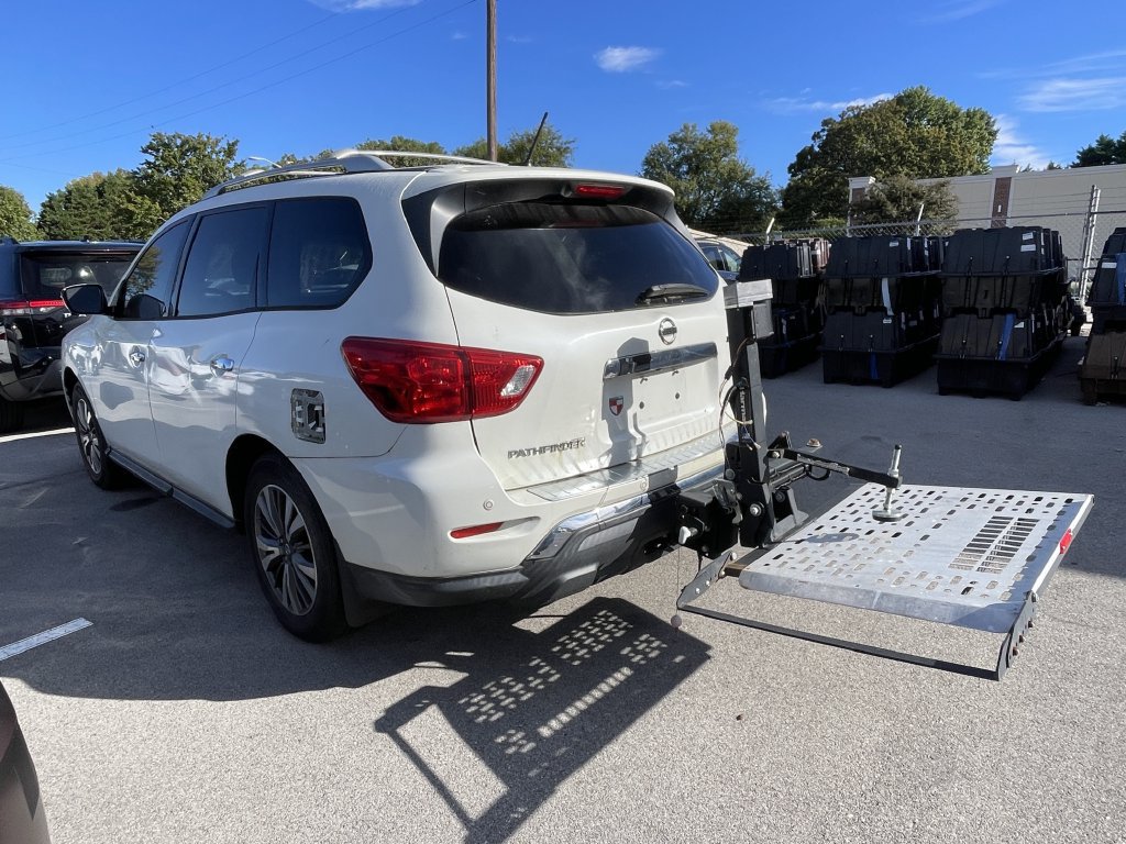 Used 2017 Nissan Pathfinder SL w/ SL Tech Package AWD/4WD image 5