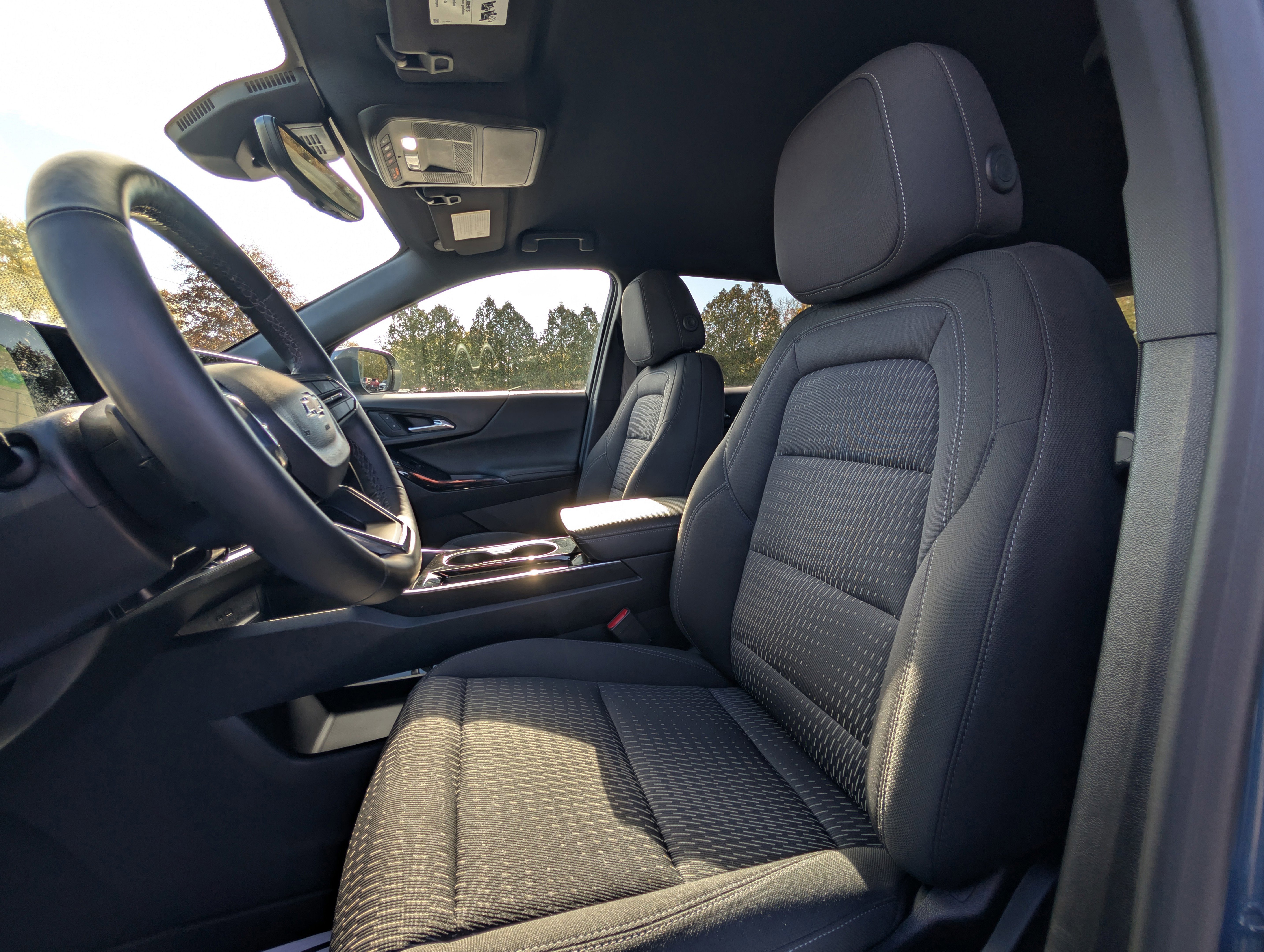 Used 2025 Chevrolet Equinox LT w/ Safety and Technology Package image 31