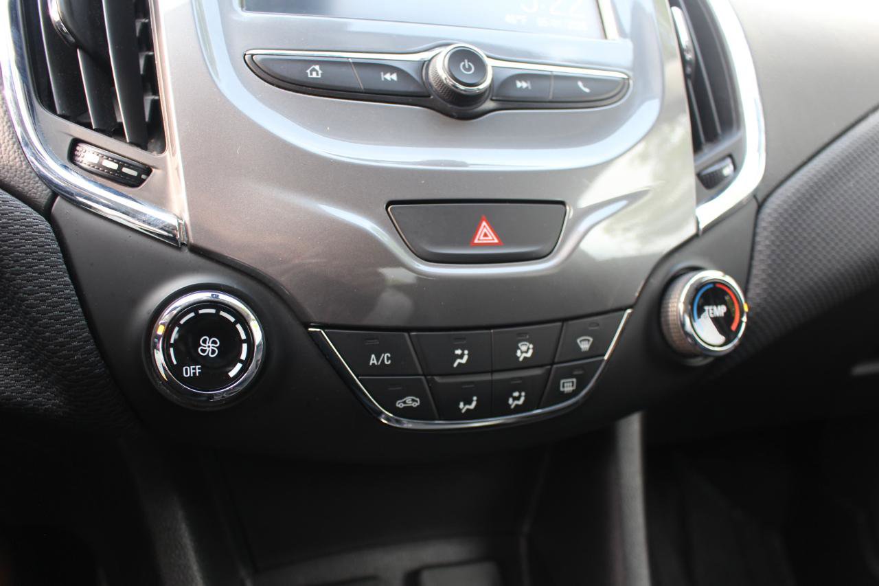 Used 2018 Chevrolet Cruze LT FWD image 25