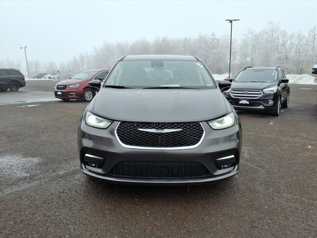 Used 2023 Chrysler Pacifica Touring-L FWD image 8