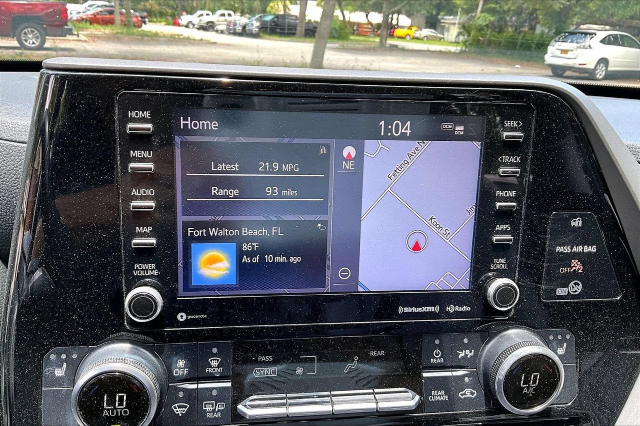Used 2020 Toyota Highlander XLE FWD image 24