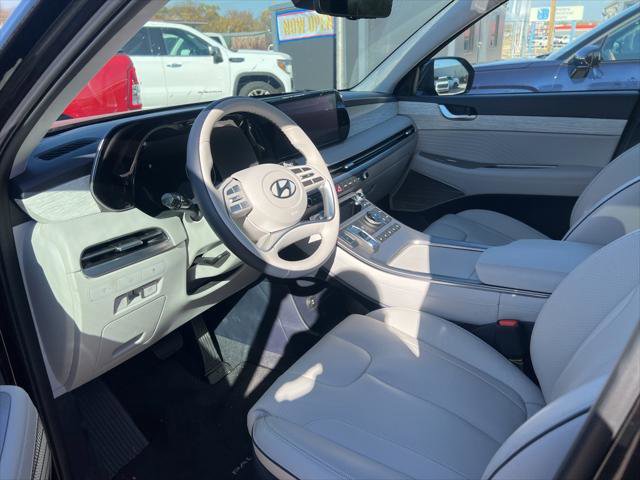 Used 2025 Hyundai Palisade Calligraphy image 3